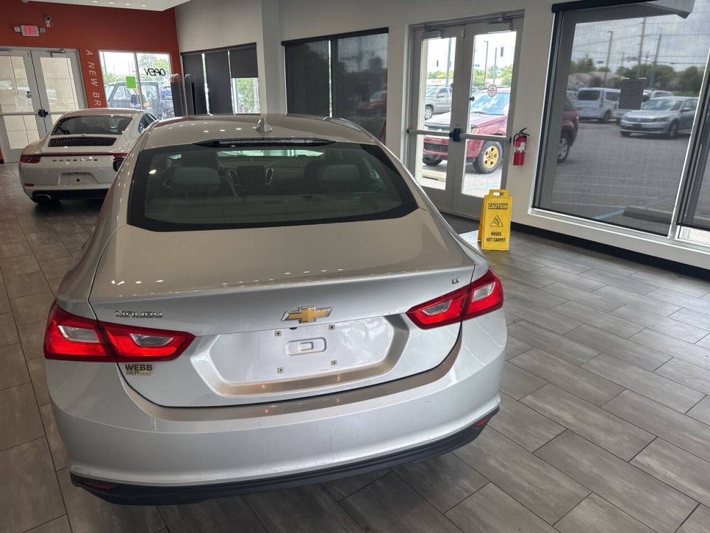2018 Chevrolet Malibu Image 16