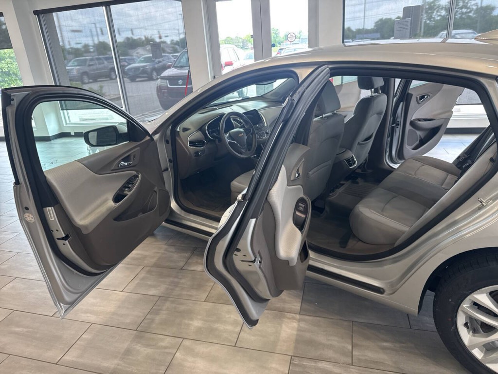 2018 Chevrolet Malibu Image 21