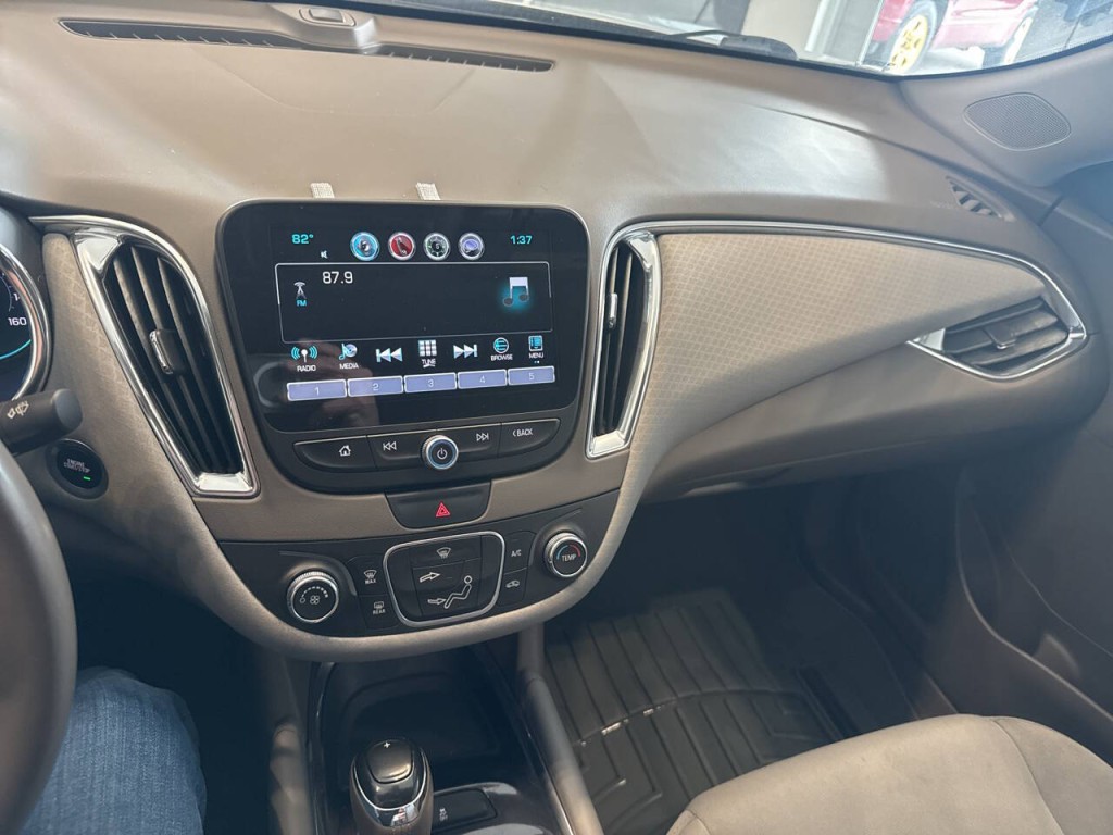 2018 Chevrolet Malibu Image 30