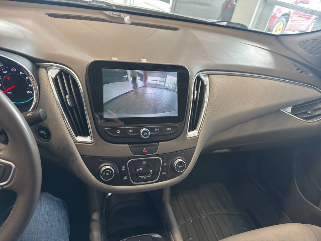 2018 Chevrolet Malibu Image 31