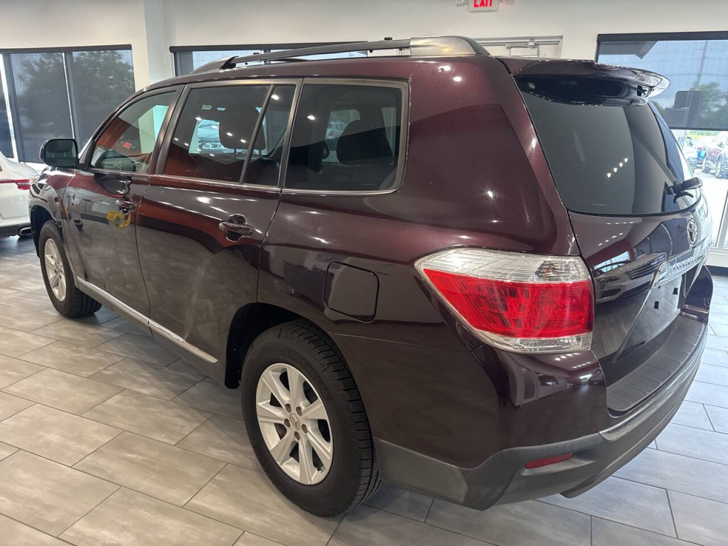 2011 Toyota Highlander Image 12