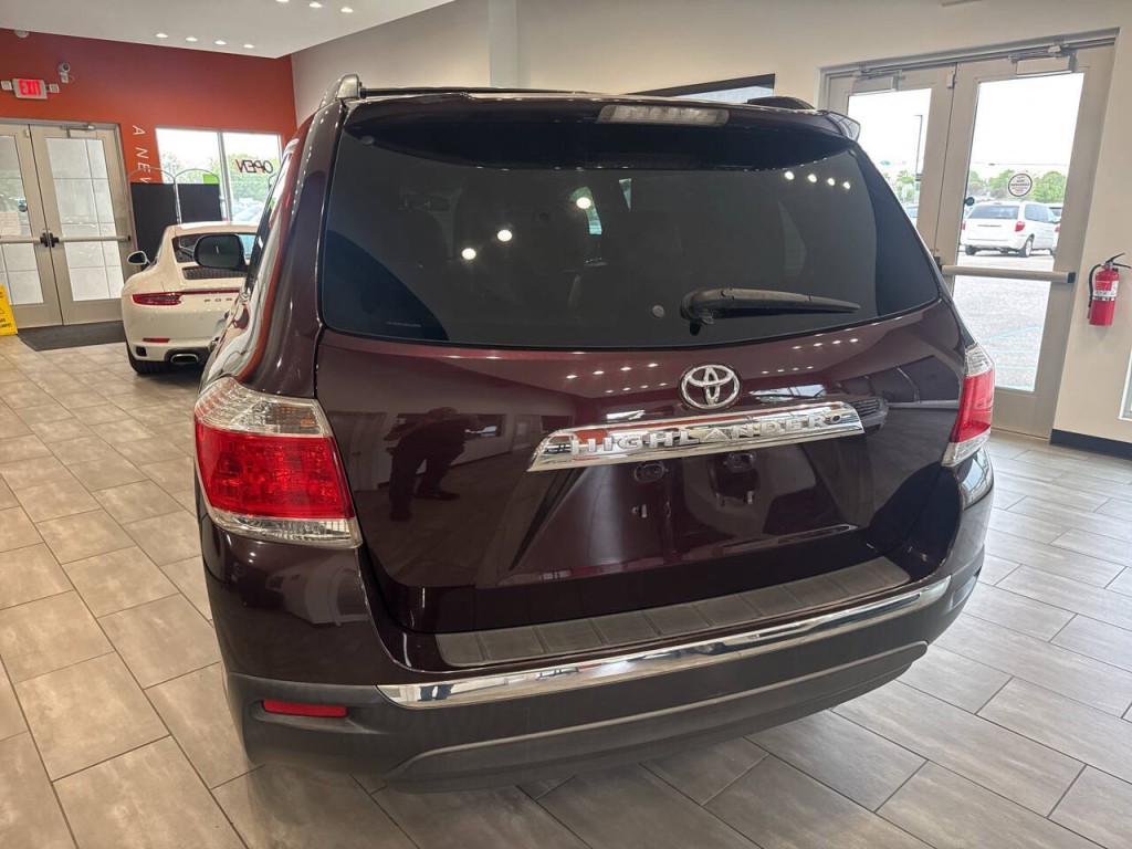 2011 Toyota Highlander Image 13