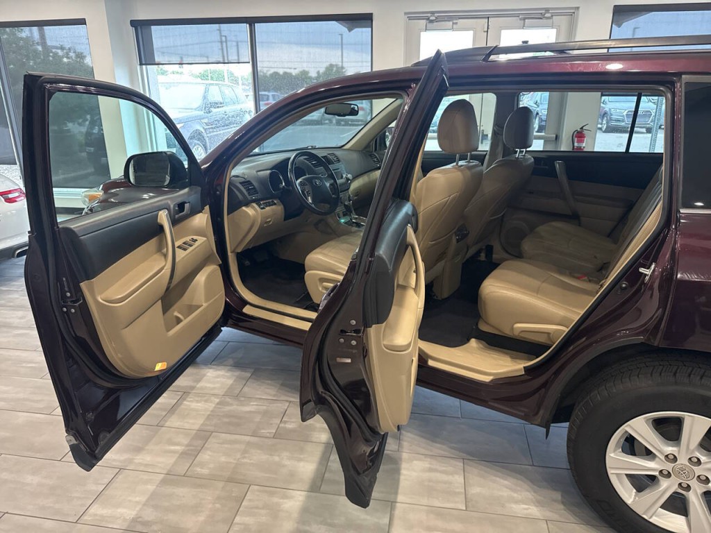2011 Toyota Highlander Image 23