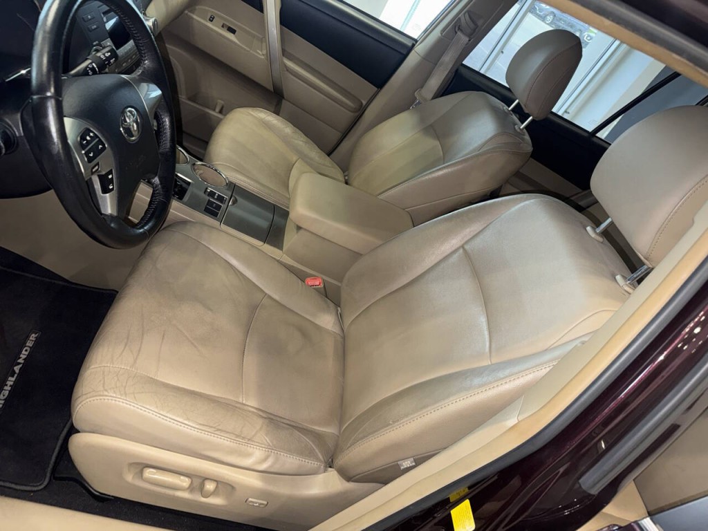 2011 Toyota Highlander Image 25