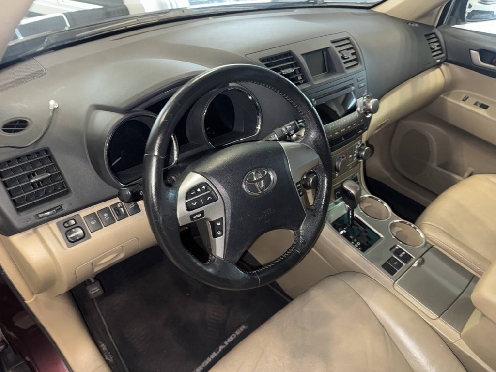 2011 Toyota Highlander Image 26