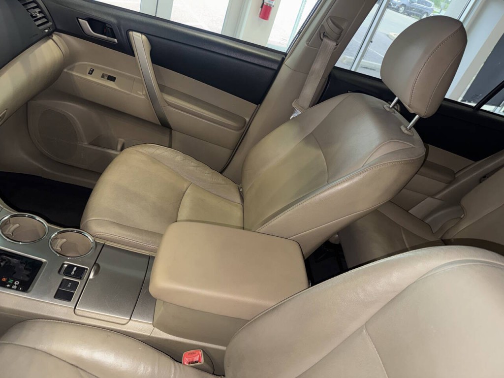 2011 Toyota Highlander Image 27
