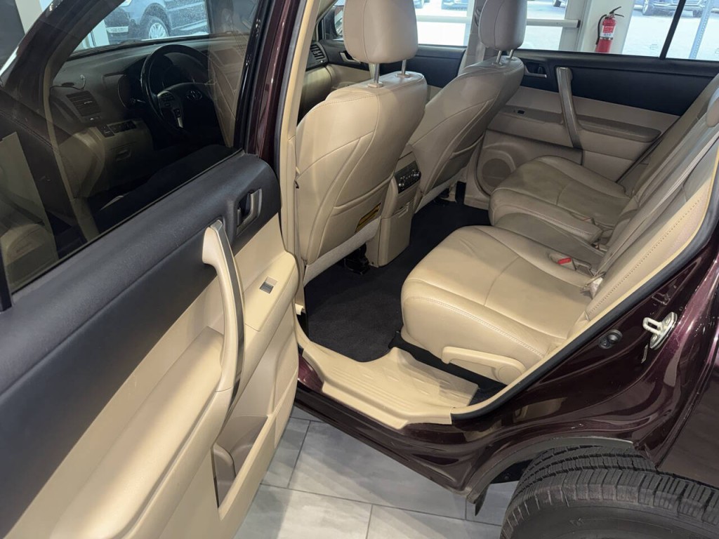 2011 Toyota Highlander Image 28