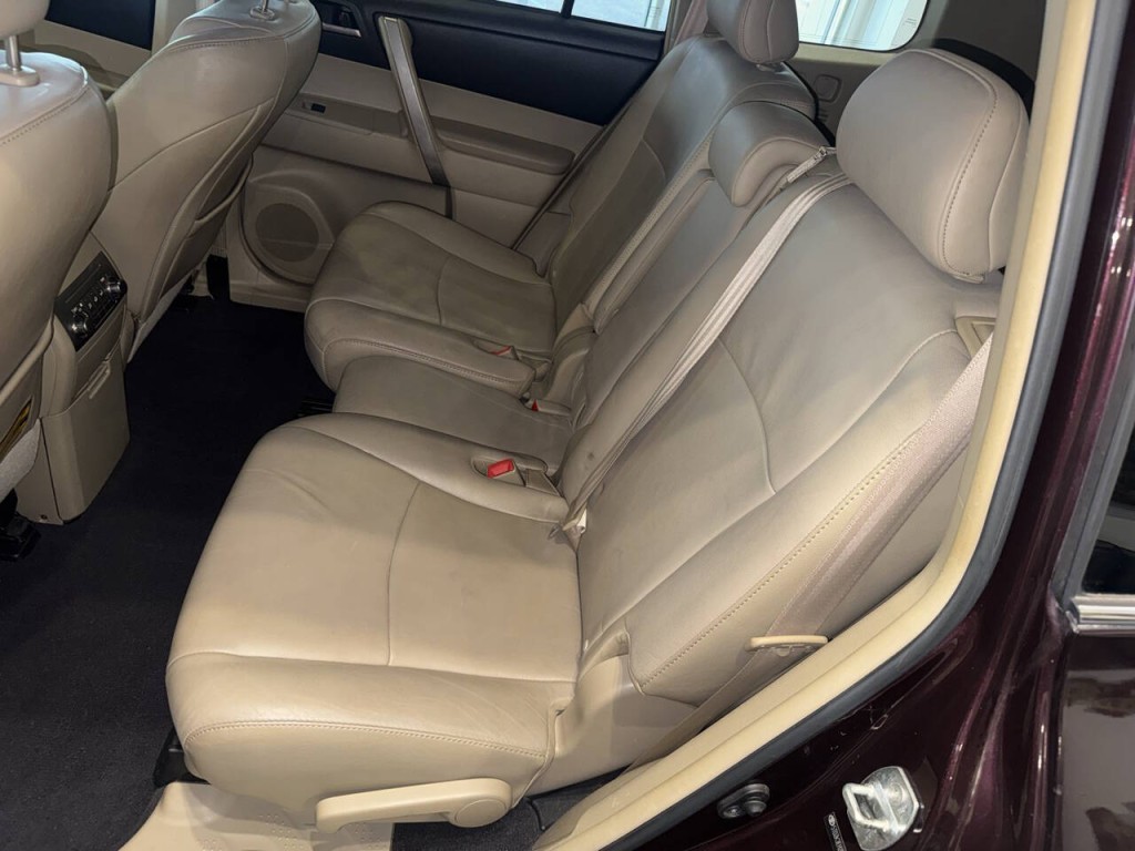 2011 Toyota Highlander Image 29