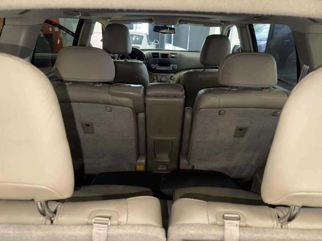2011 Toyota Highlander Image 31