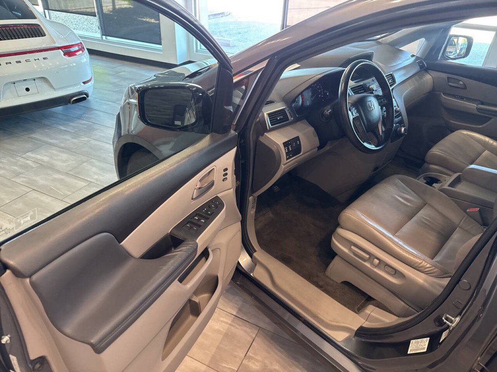 2012 Honda Odyssey Image 16