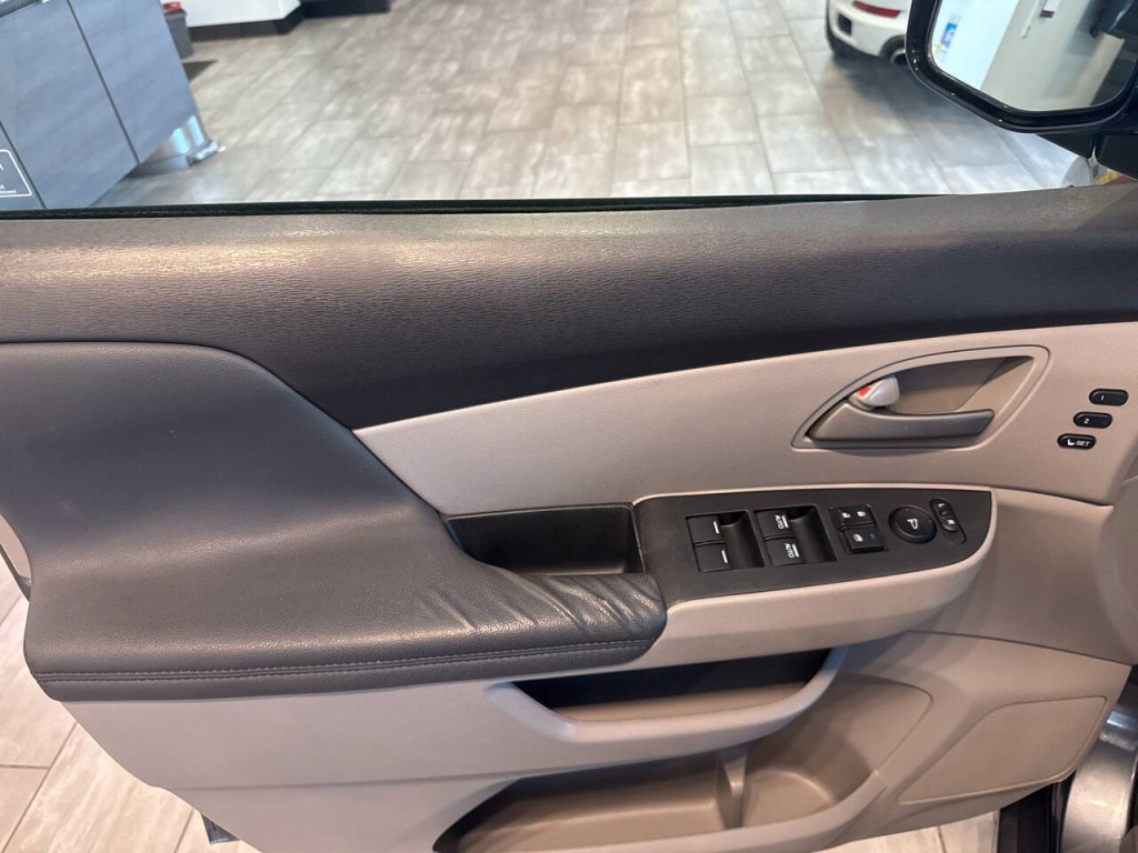 2012 Honda Odyssey Image 31