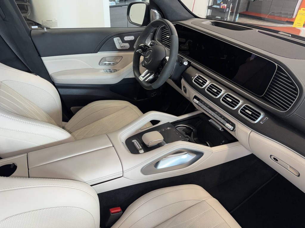 2025 Mercedes-Benz GLS-Class Image 31