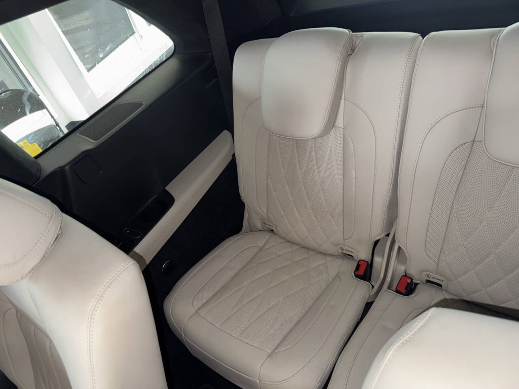 2025 Mercedes-Benz GLS-Class Image 43