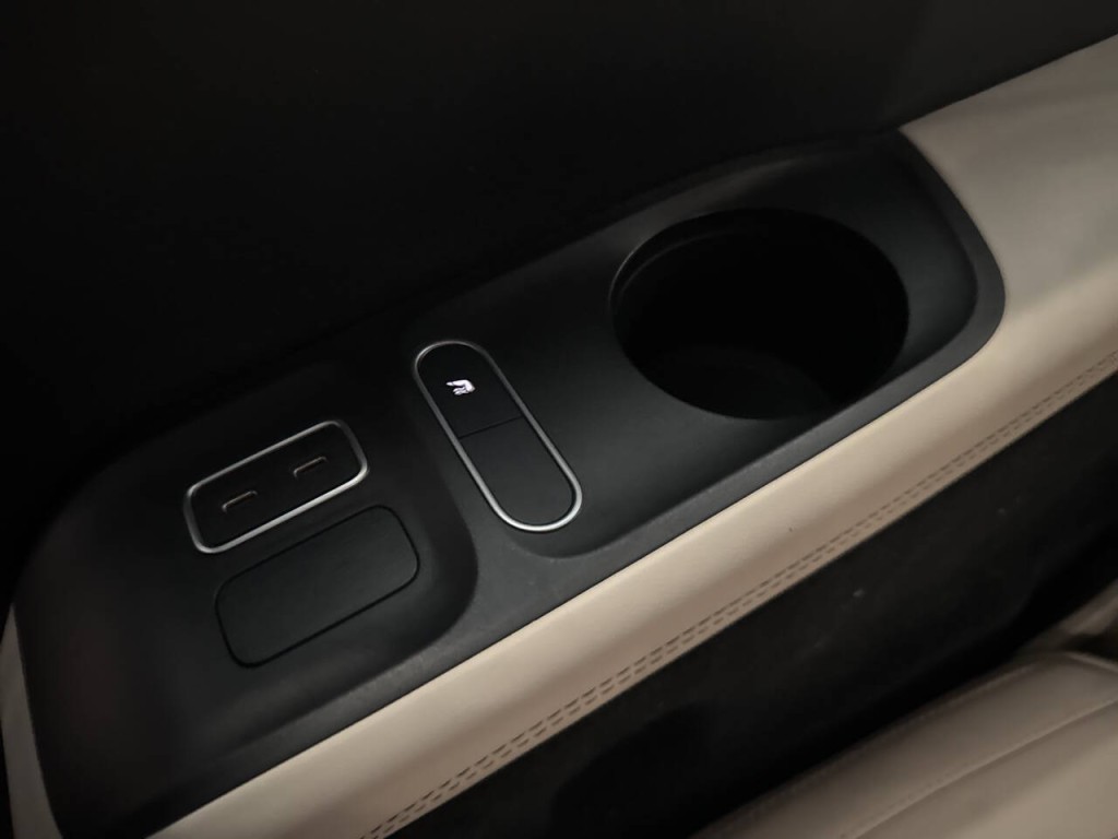 2025 Mercedes-Benz GLS-Class Image 46