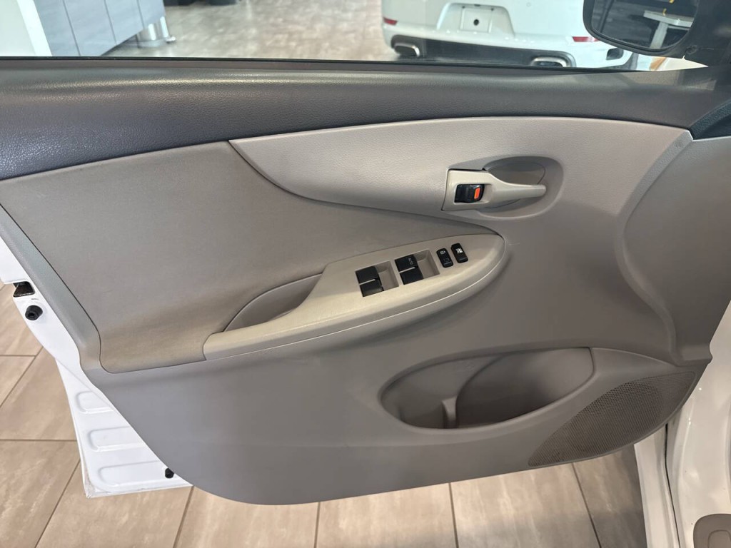 2012 Toyota Corolla Image 12