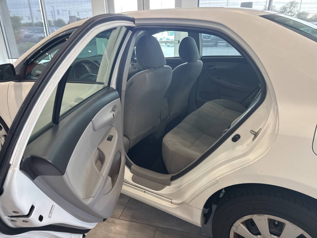 2012 Toyota Corolla Image 20