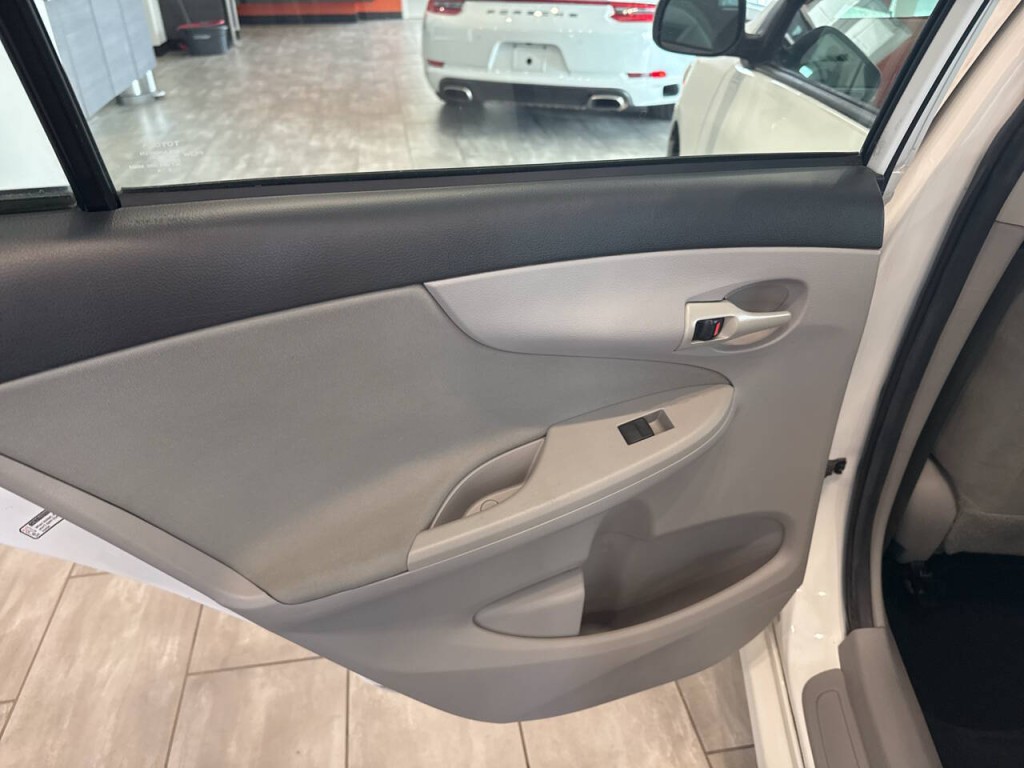 2012 Toyota Corolla Image 21