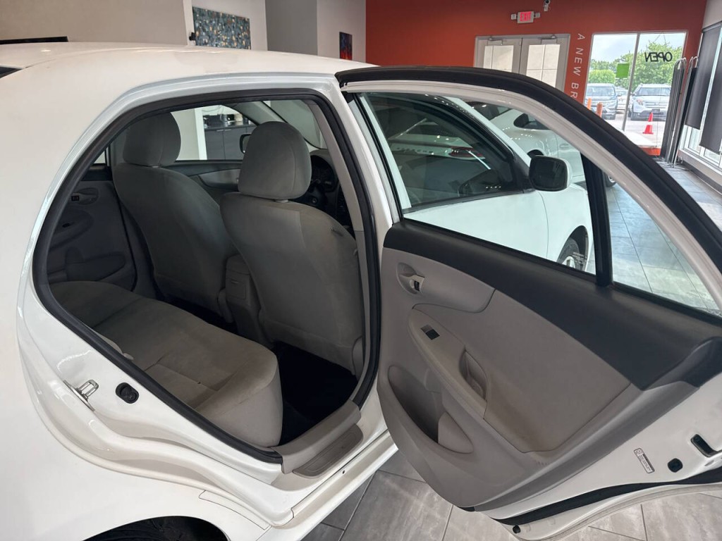 2012 Toyota Corolla Image 25