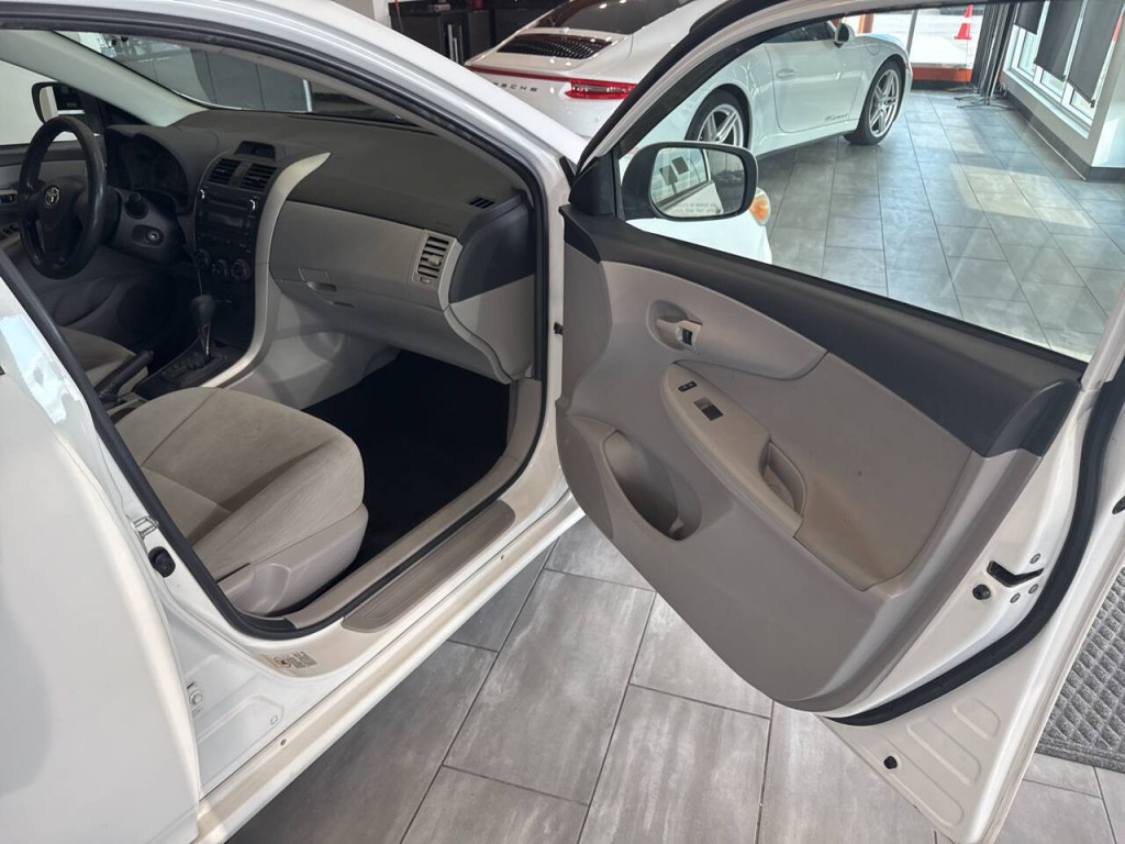2012 Toyota Corolla Image 28