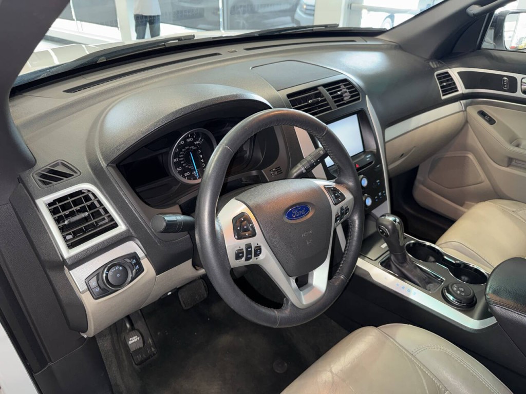 2015 Ford Explorer Image 17
