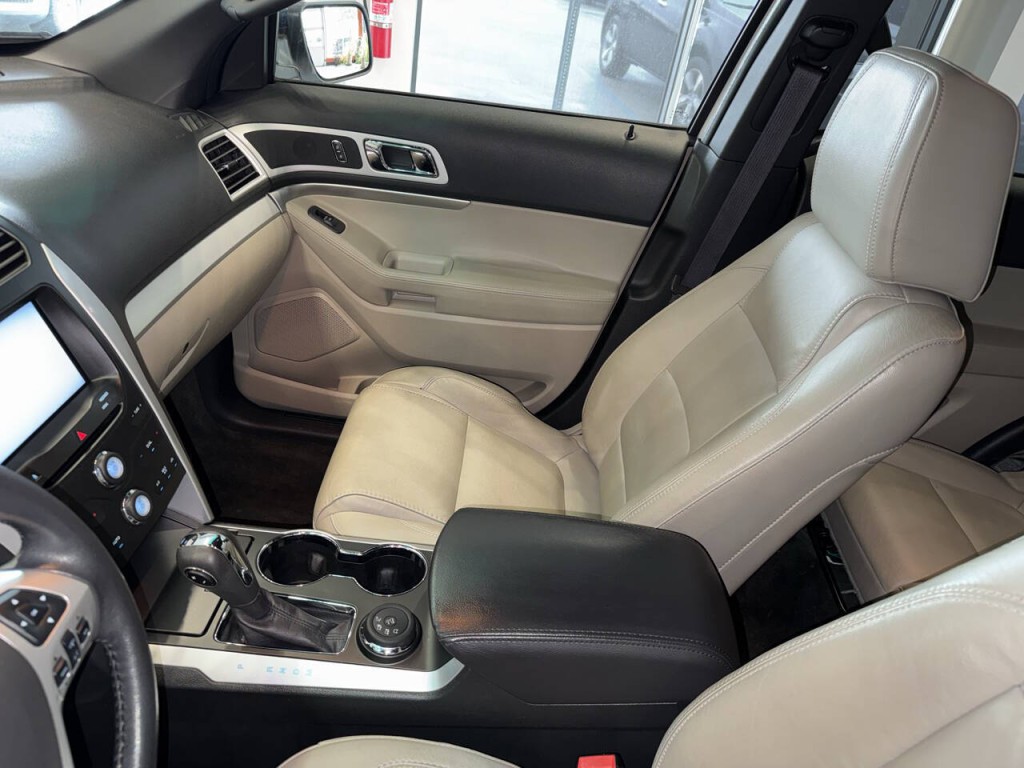 2015 Ford Explorer Image 18