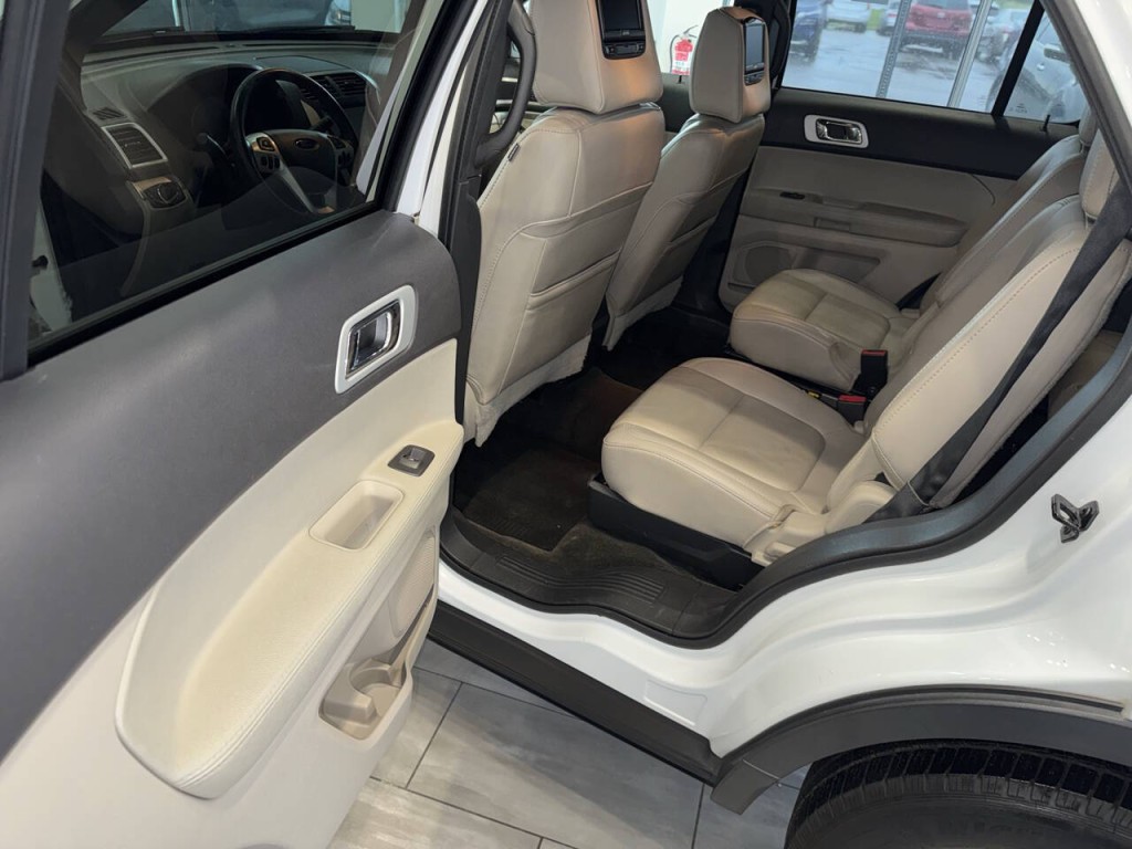 2015 Ford Explorer Image 20