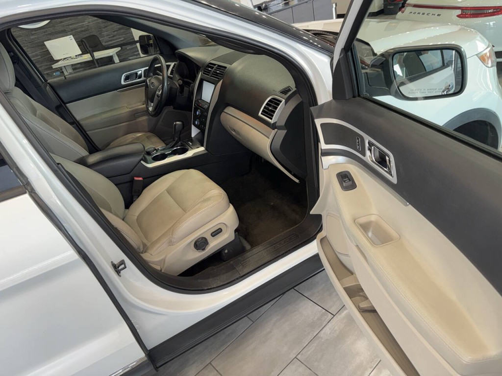 2015 Ford Explorer Image 24
