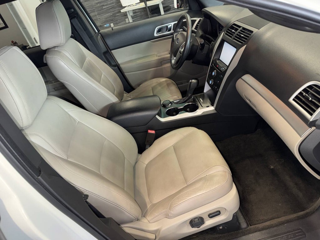 2015 Ford Explorer Image 25