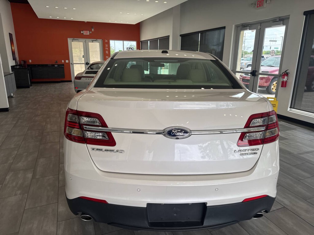 2013 Ford Taurus Image 14