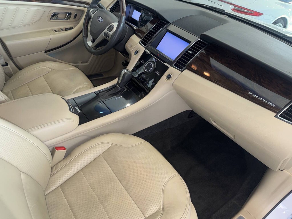 2013 Ford Taurus Image 21