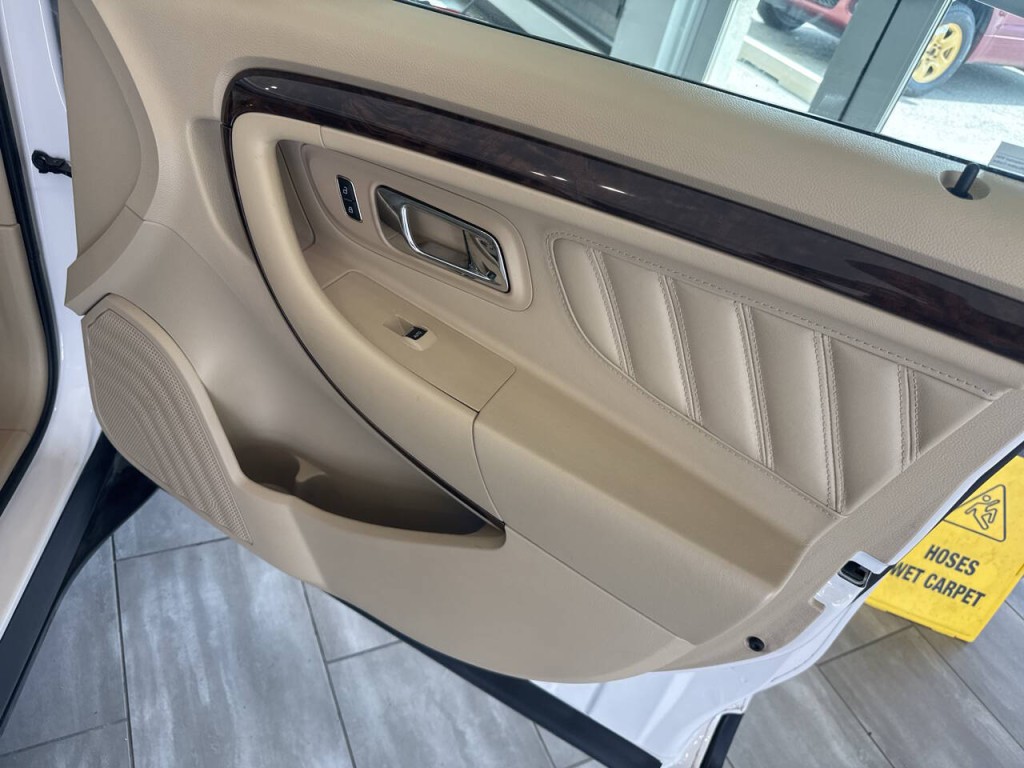2013 Ford Taurus Image 22