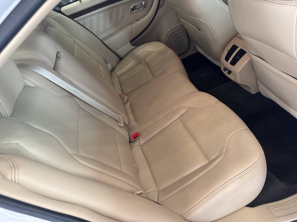 2013 Ford Taurus Image 24