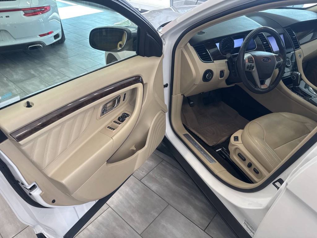 2013 Ford Taurus Image 25