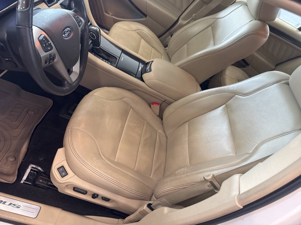 2013 Ford Taurus Image 26