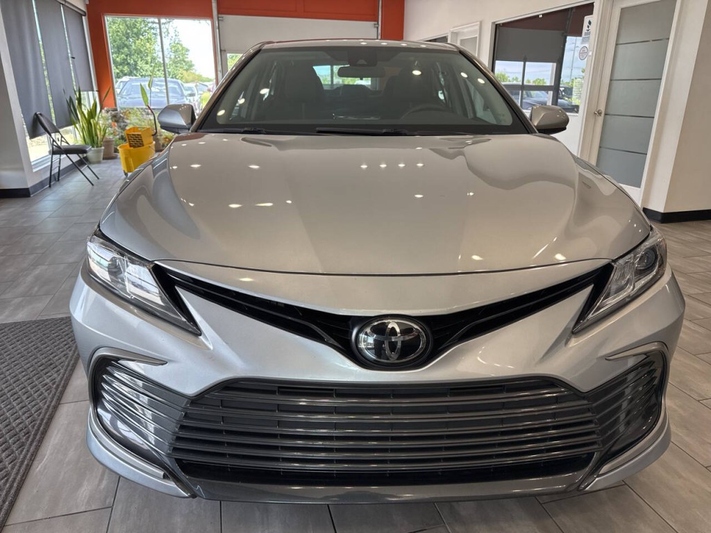 2023 Toyota Camry Image 2
