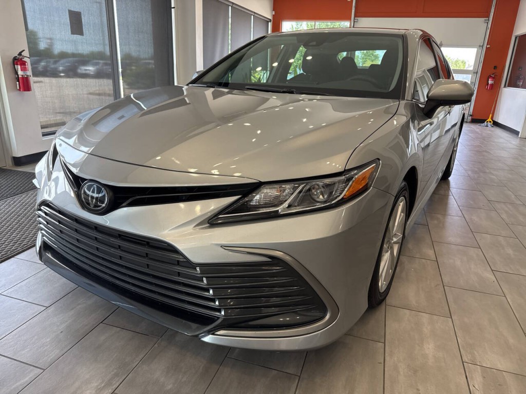 2023 Toyota Camry Image 3