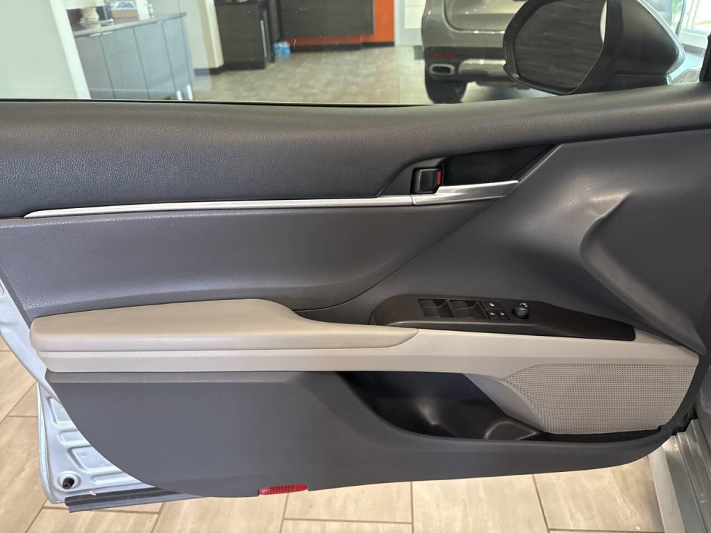 2023 Toyota Camry Image 16