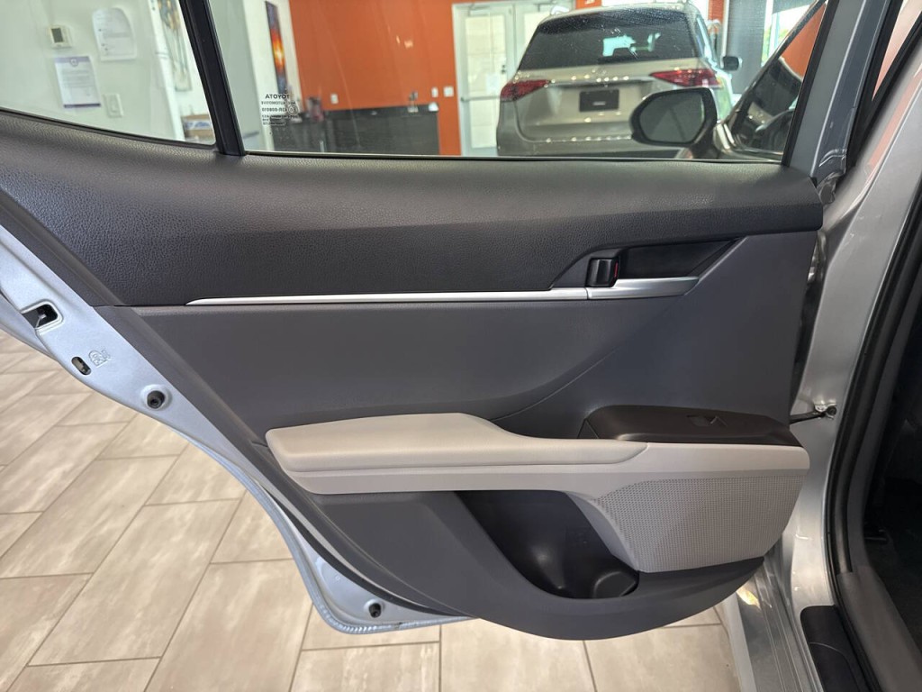 2023 Toyota Camry Image 32