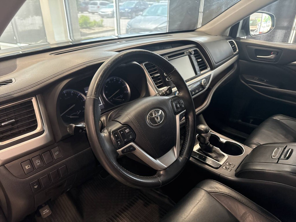 2018 Toyota Highlander Image 17