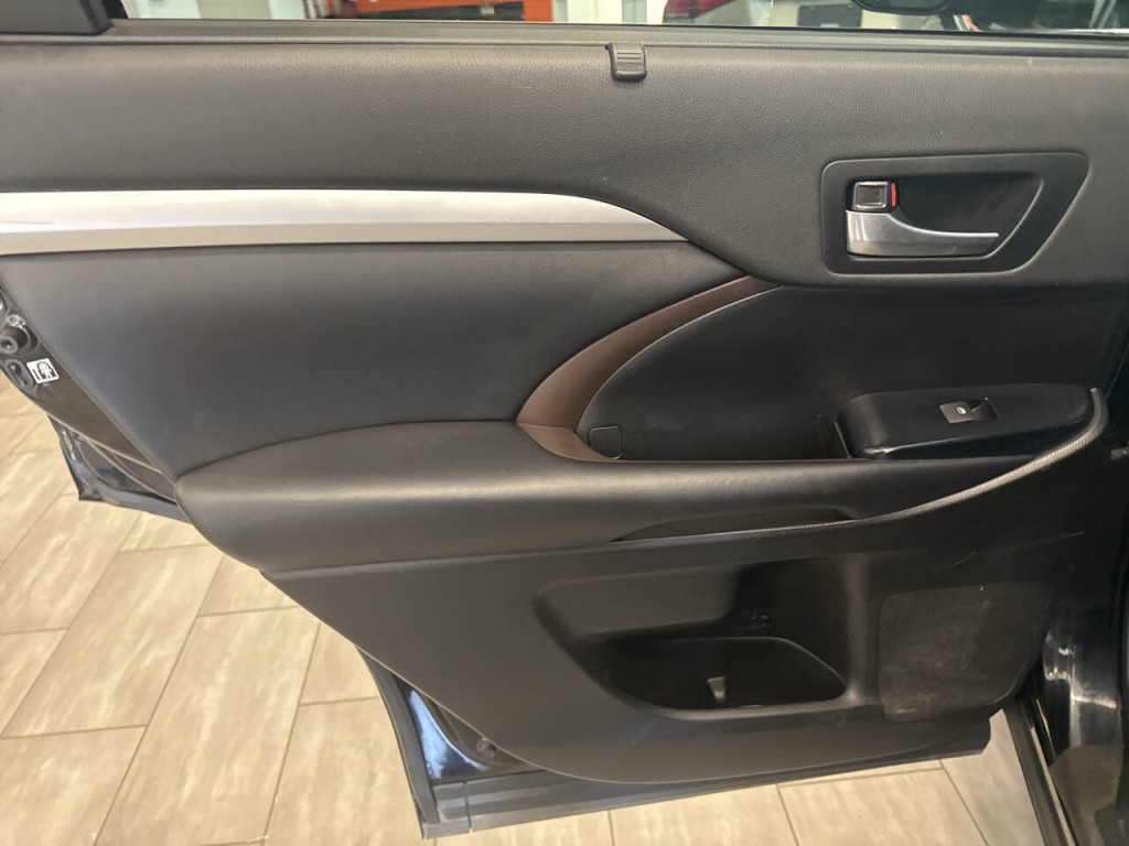 2018 Toyota Highlander Image 30