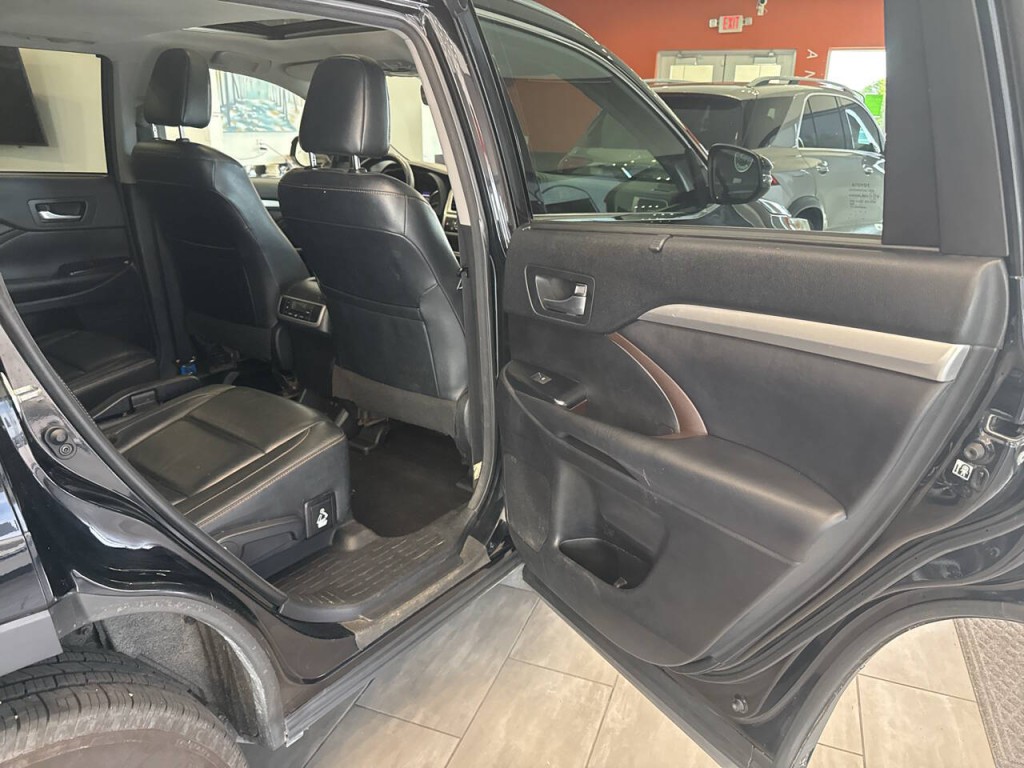2018 Toyota Highlander Image 38