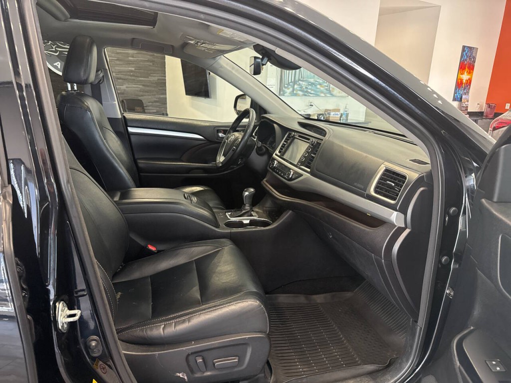 2018 Toyota Highlander Image 41