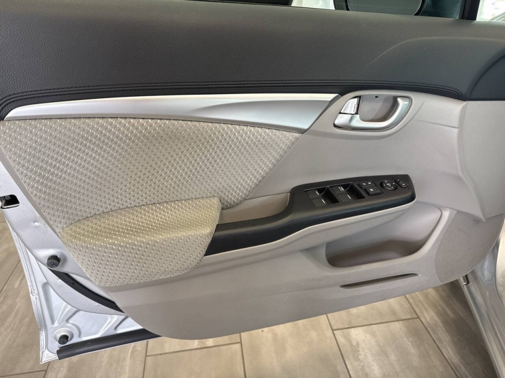 2015 Honda Civic Image 16