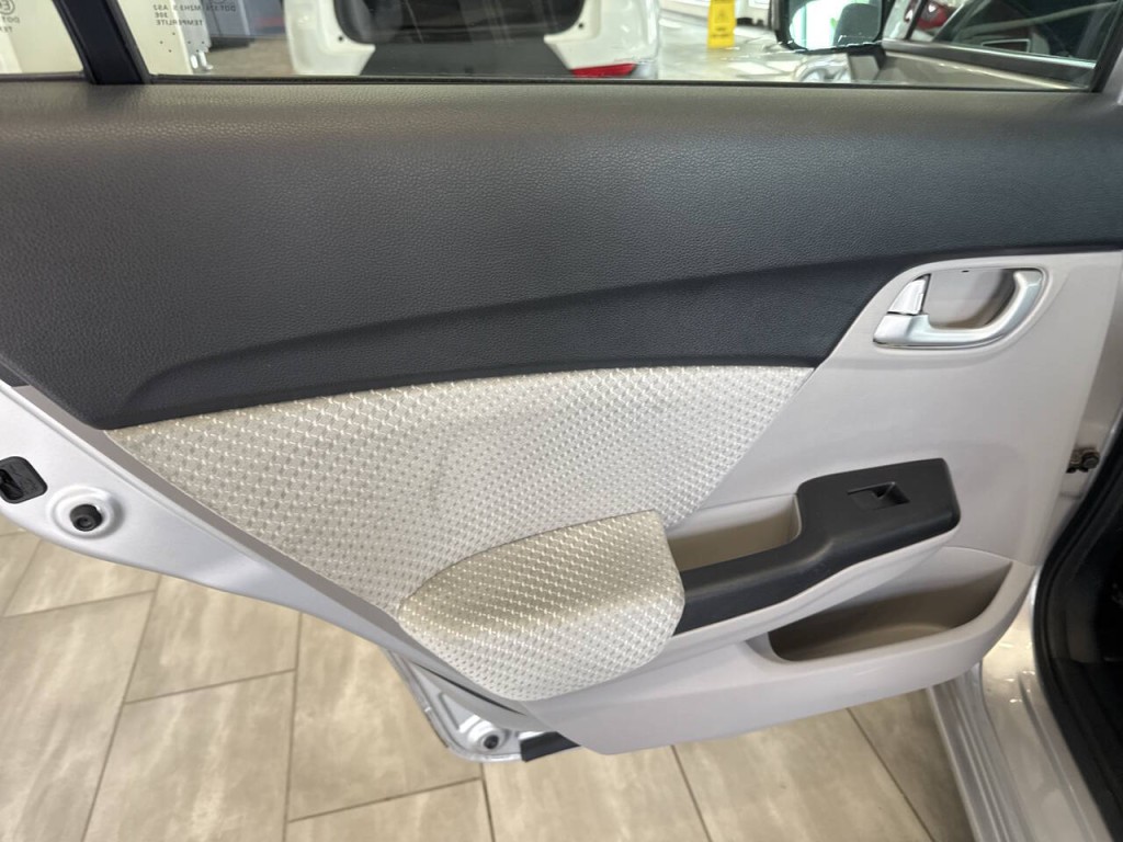 2015 Honda Civic Image 30