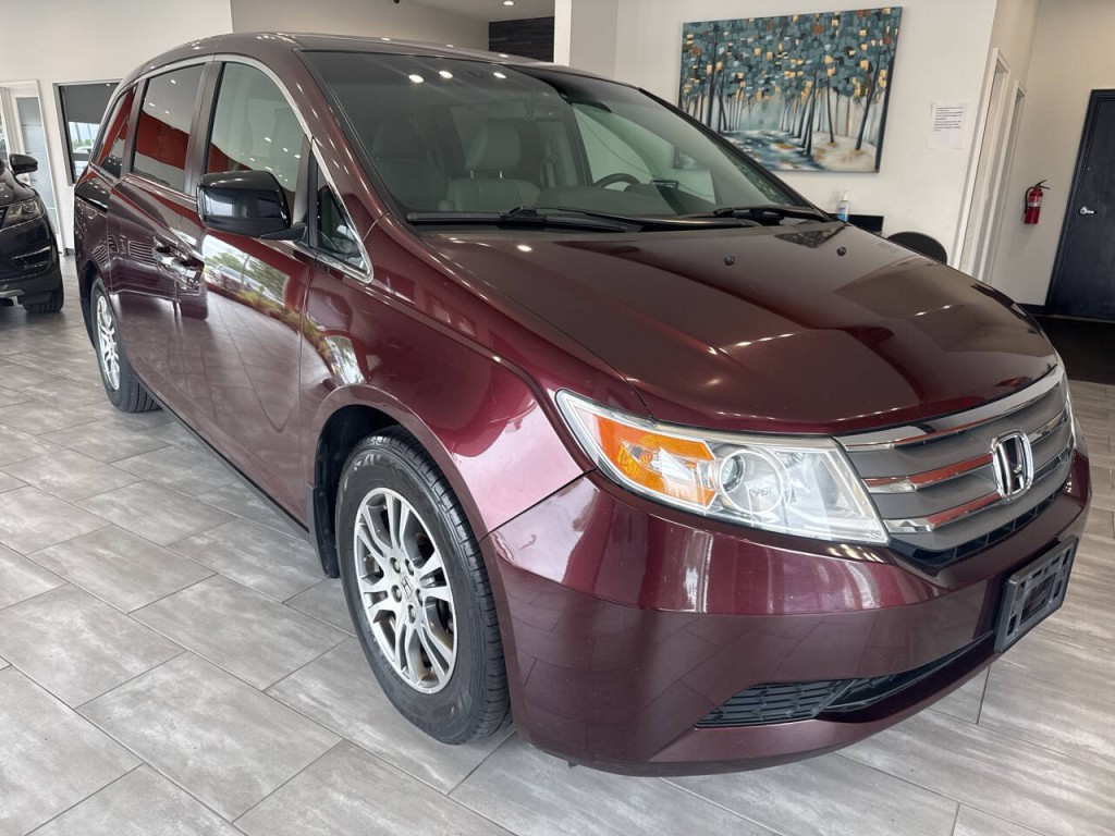 2012 Honda Odyssey Image 2