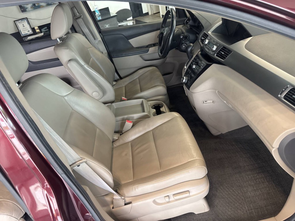 2012 Honda Odyssey Image 17