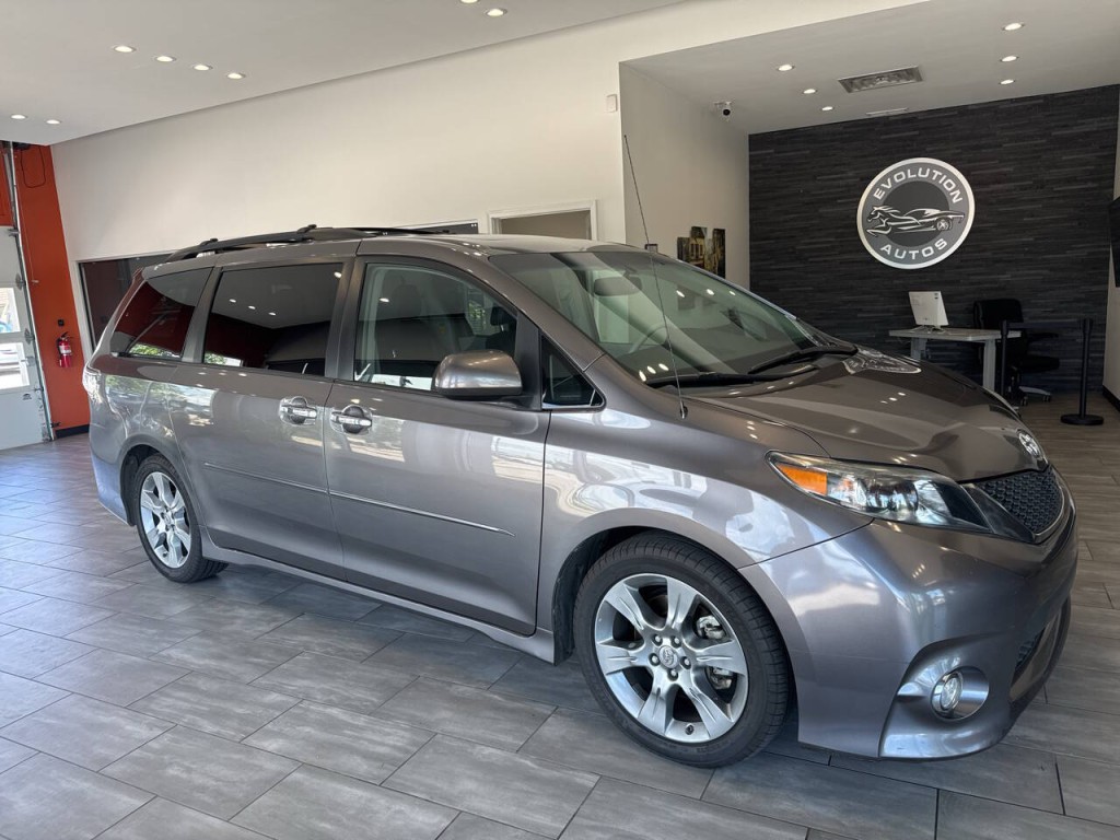 2014 Toyota Sienna Image 4