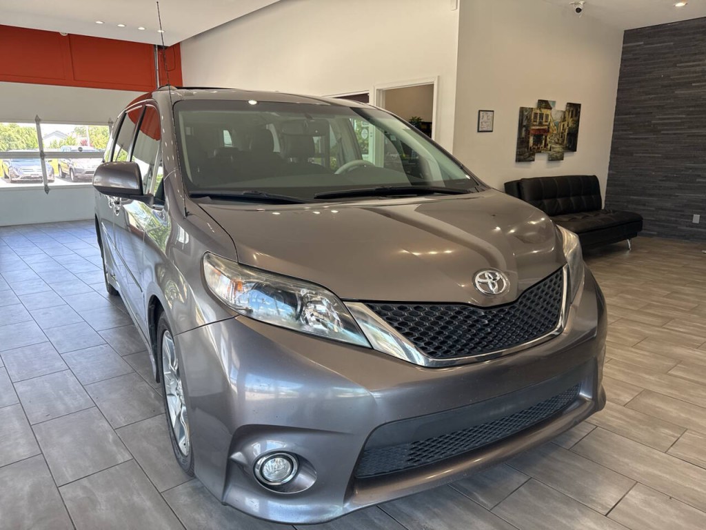 2014 Toyota Sienna Image 6
