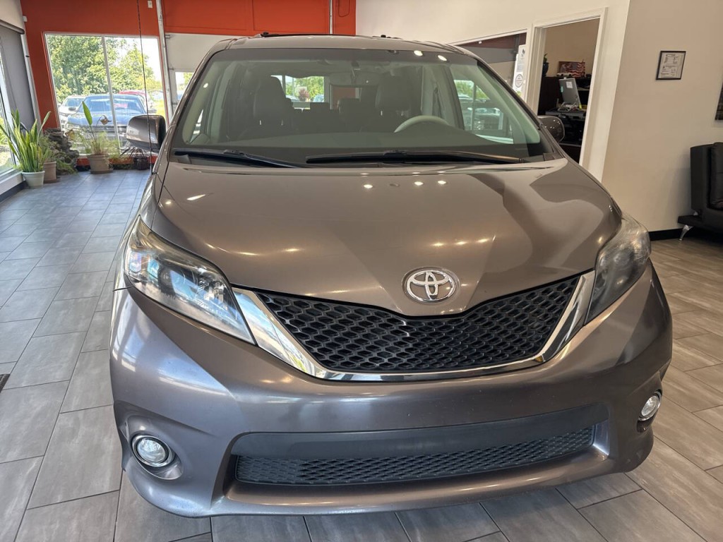 2014 Toyota Sienna Image 7