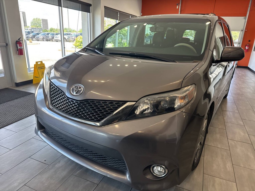 2014 Toyota Sienna Image 8